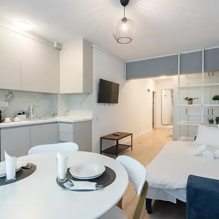 High-end With Panoramic View, Parking & Pool Apartment