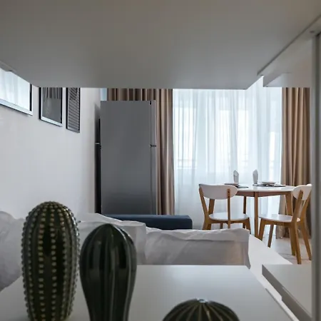 High-end With Panoramic View, Parking & Pool Apartment