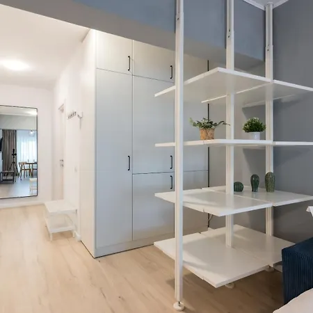 High-end With Panoramic View, Parking & Pool *